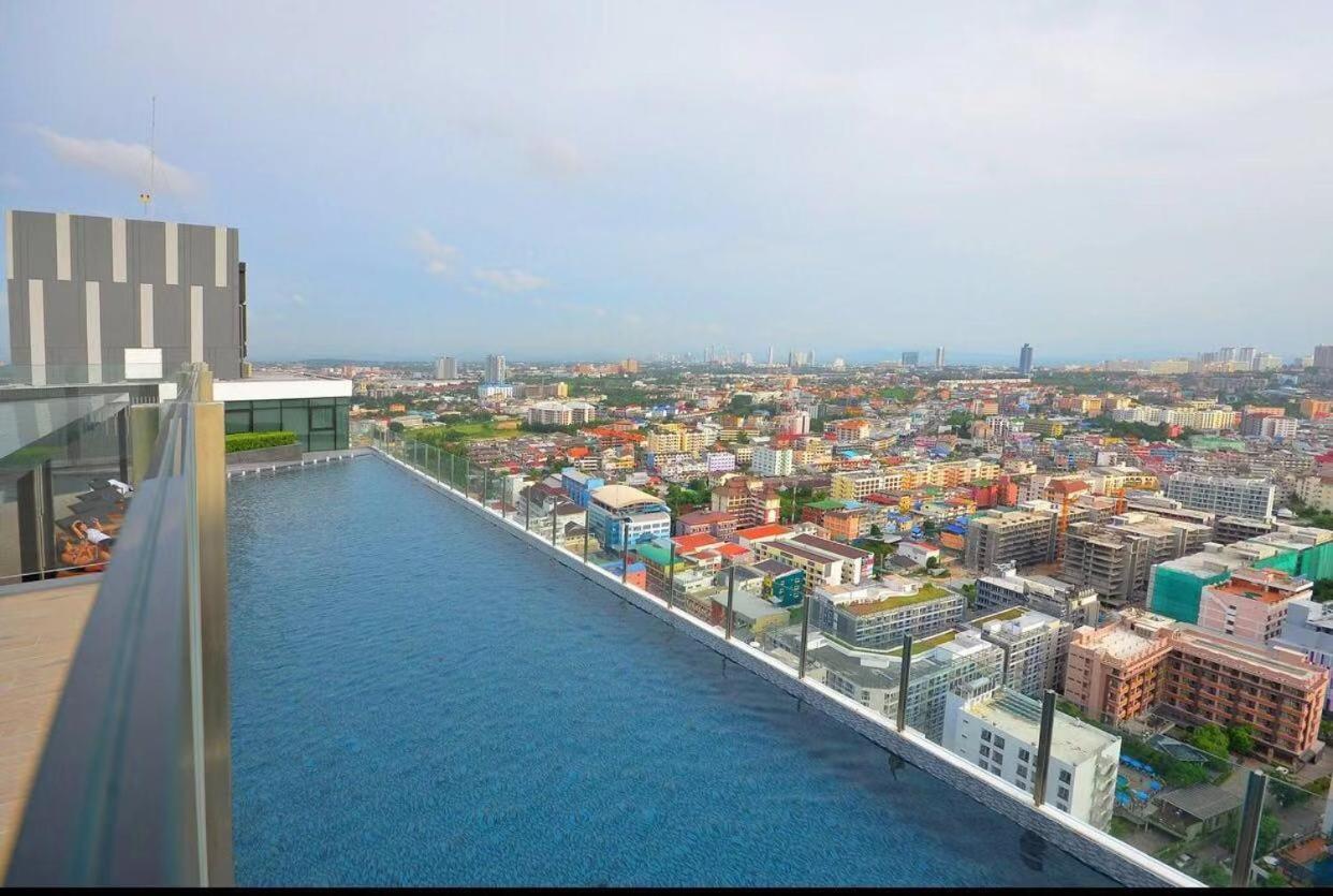 The Base Central Pattaya Seaview Exterior photo